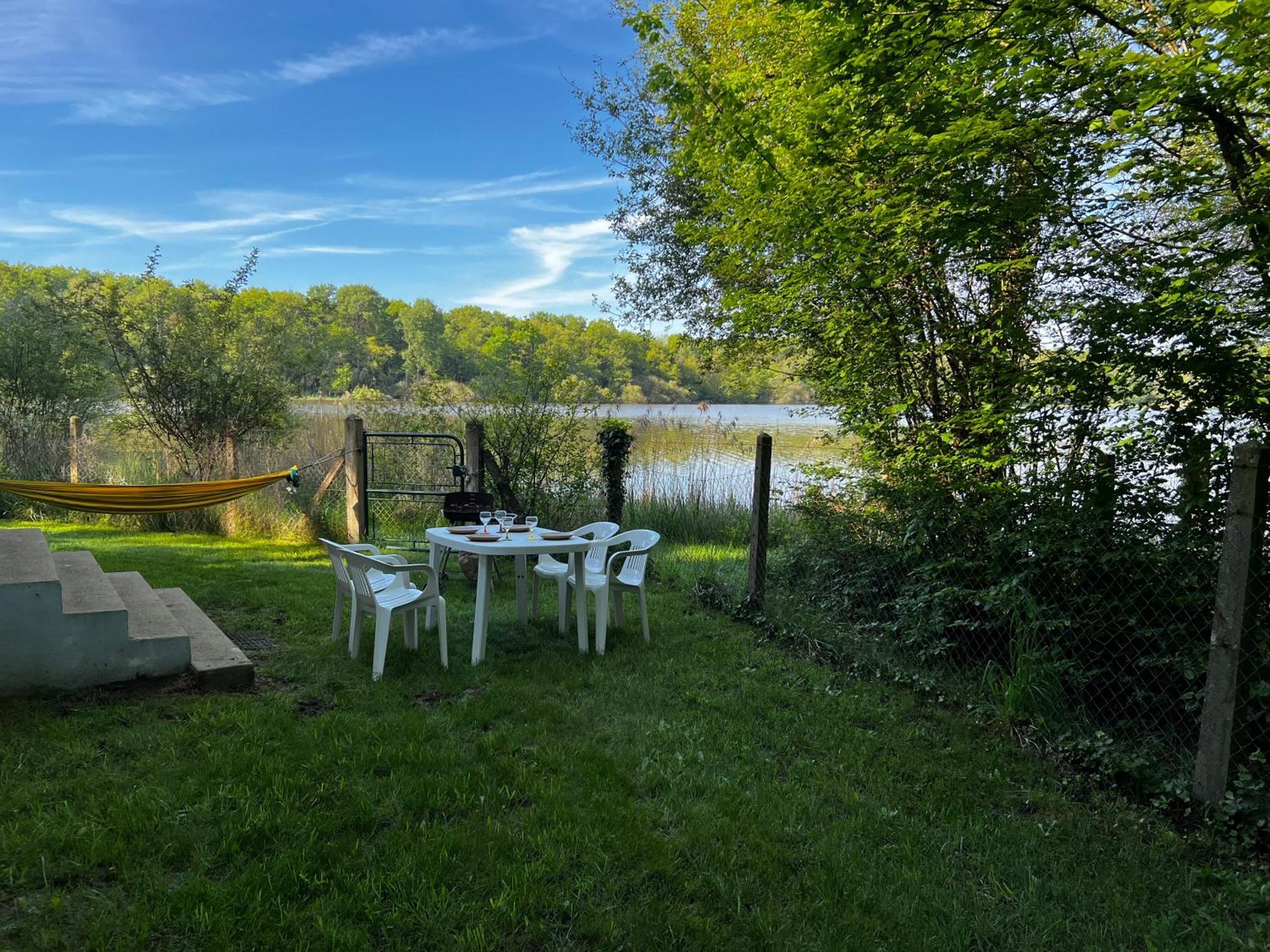 Chalet Au Bord De L'Etang 4 Pers Les Boulmiers Bagian luar foto